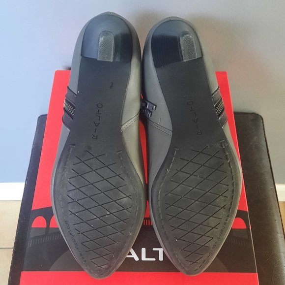 BNIB Rialto Gray Booties/Ankle Boots- 7.5m - Picture 3 of 3